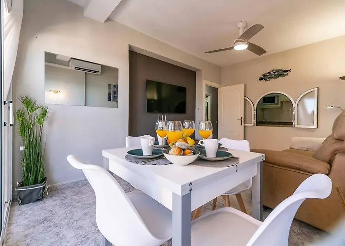 Perla 5 - 1 Bed 1 Bath View Apartment